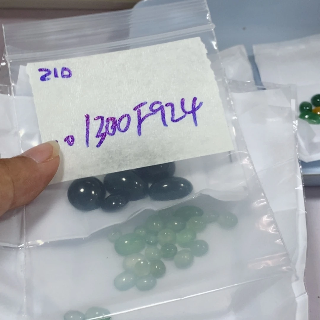 ,***。未镶嵌定制翡翠不
