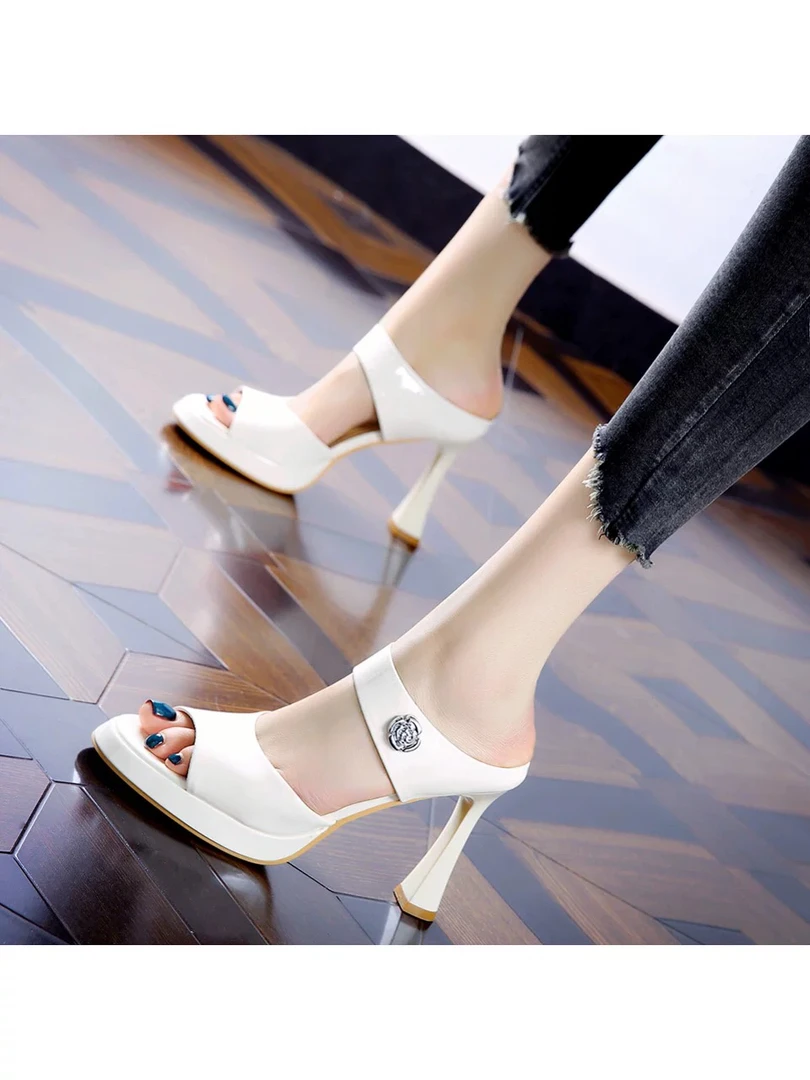 夏季新款气质外穿粗跟一字凉拖鞋百搭职业漆皮露趾高跟鞋