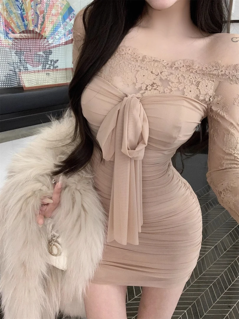一字肩纯欲绑带长袖连衣裙女冬季蕾丝拼接收腰短裙显身材包臀裙子