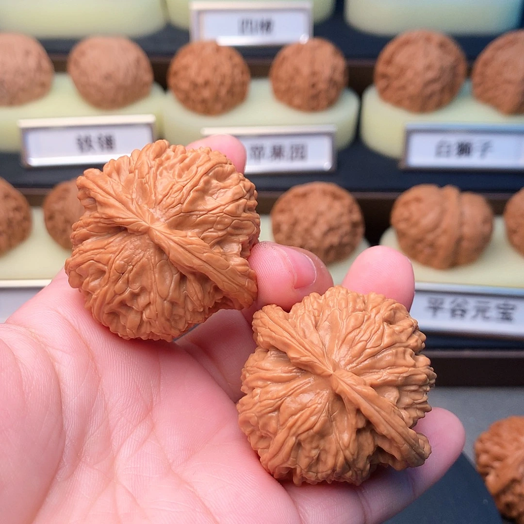 文玩核桃吊坠61号球白42+