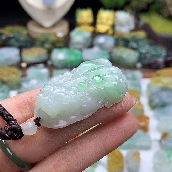 翡翠未镶嵌颈饰貔貅24