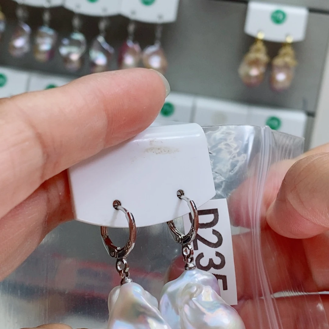 夏***沫银S925镶嵌淡水珍珠耳钩