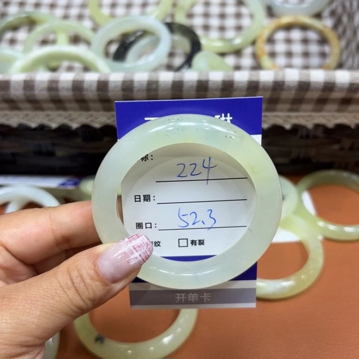 未镶嵌岫玉手镯天然