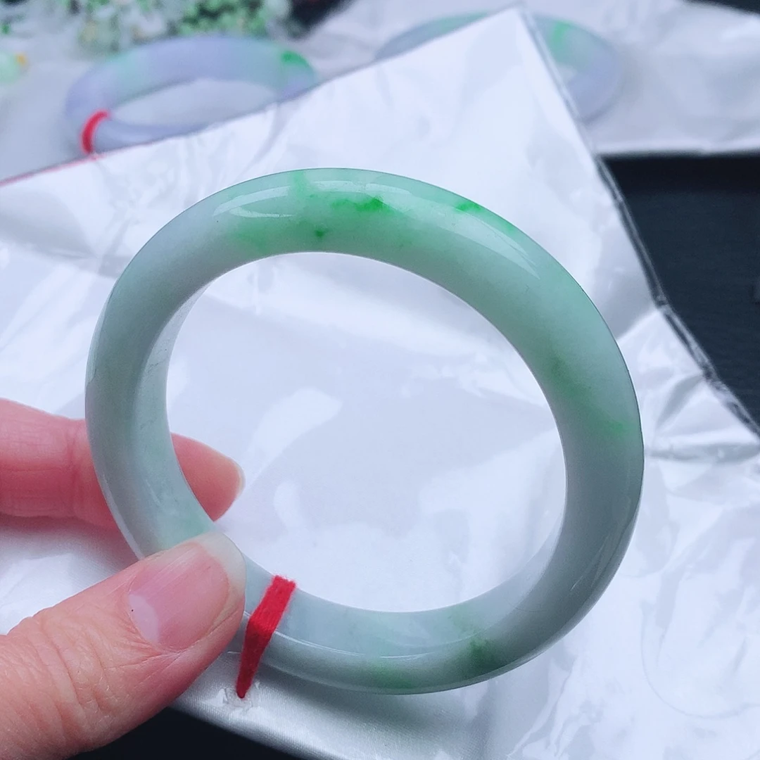 翡翠未镶嵌手镯。。