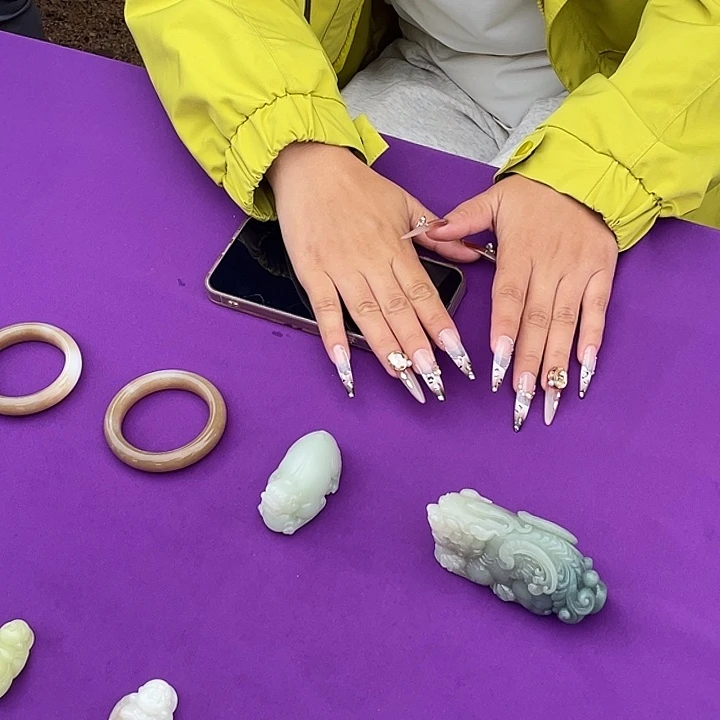 颈饰未镶嵌和田玉（糖玉）