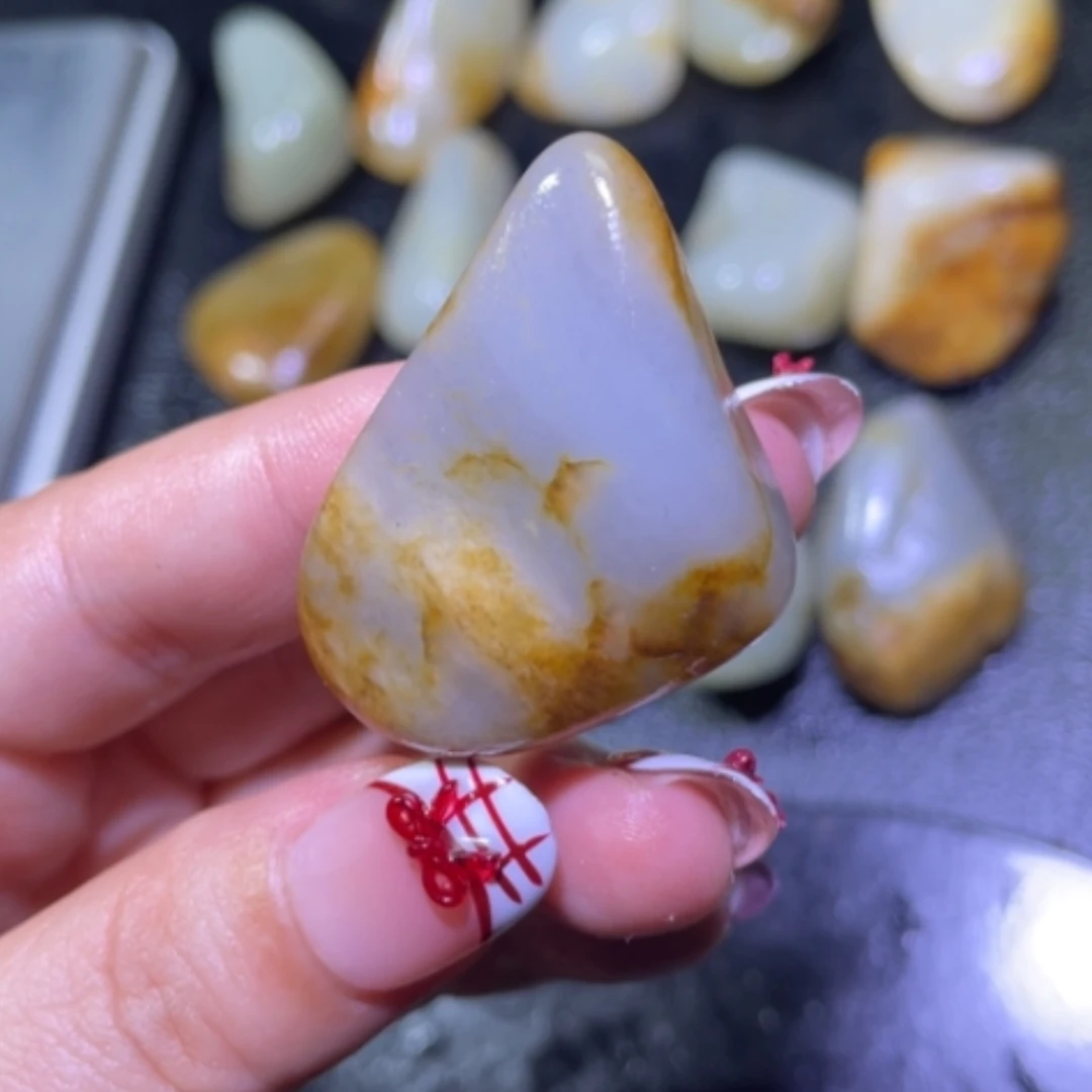 【闪购商品】颈饰未镶嵌和田玉琦*