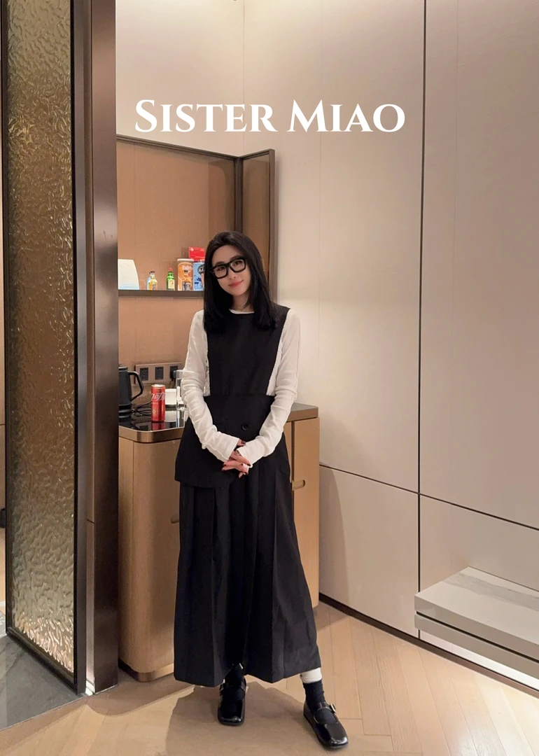 SISTER MIAO•时尚气质背心百褶连衣裙+后背镂空长袖