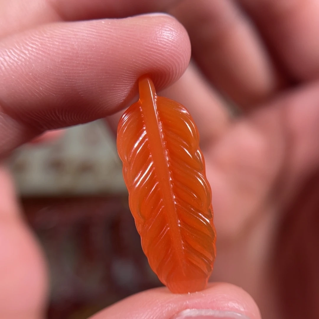 南红玛瑙滴水洞羽毛29.5*10.9未镶嵌