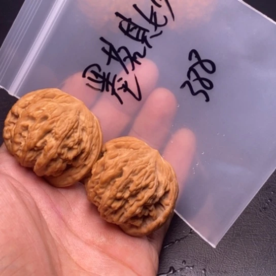 【闪购商品】把件文玩核桃墨**妙虎头