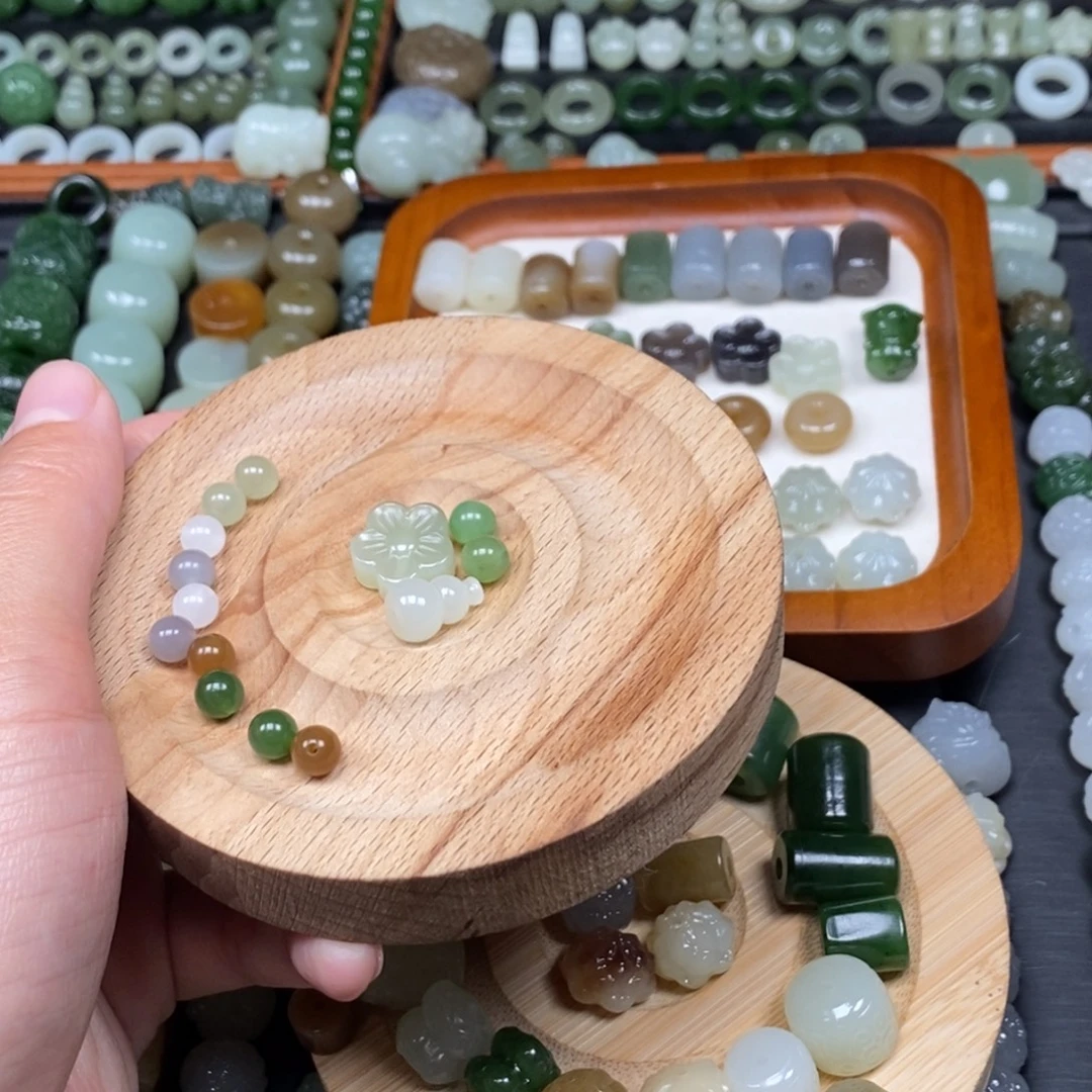 初***遇和田玉未镶嵌颈饰