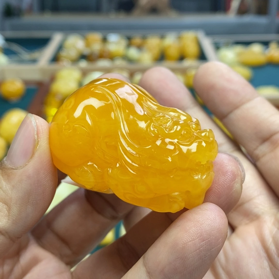 琥珀未镶嵌珠宝奇石鸡油红蜜蜡貔貅30.9