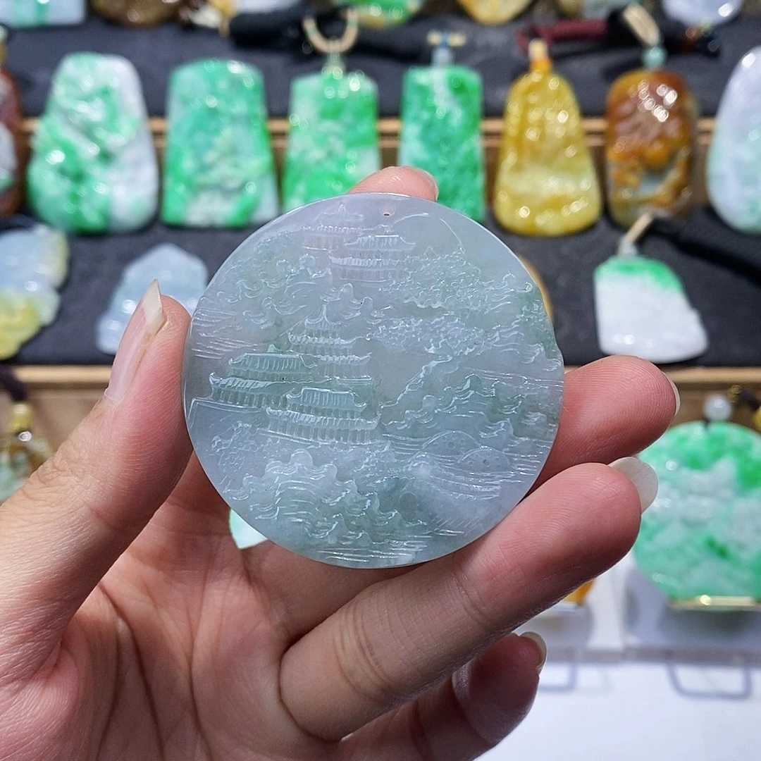 翡翠未镶嵌颈饰山水