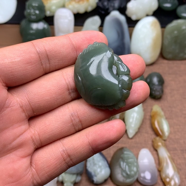 颈饰未镶嵌和田玉（糖玉）