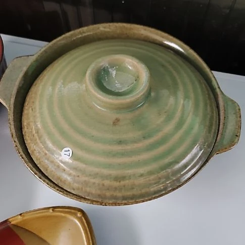 瓷片瓷片，各种摆件，盘，碗，沙锅，均有瑕疵。