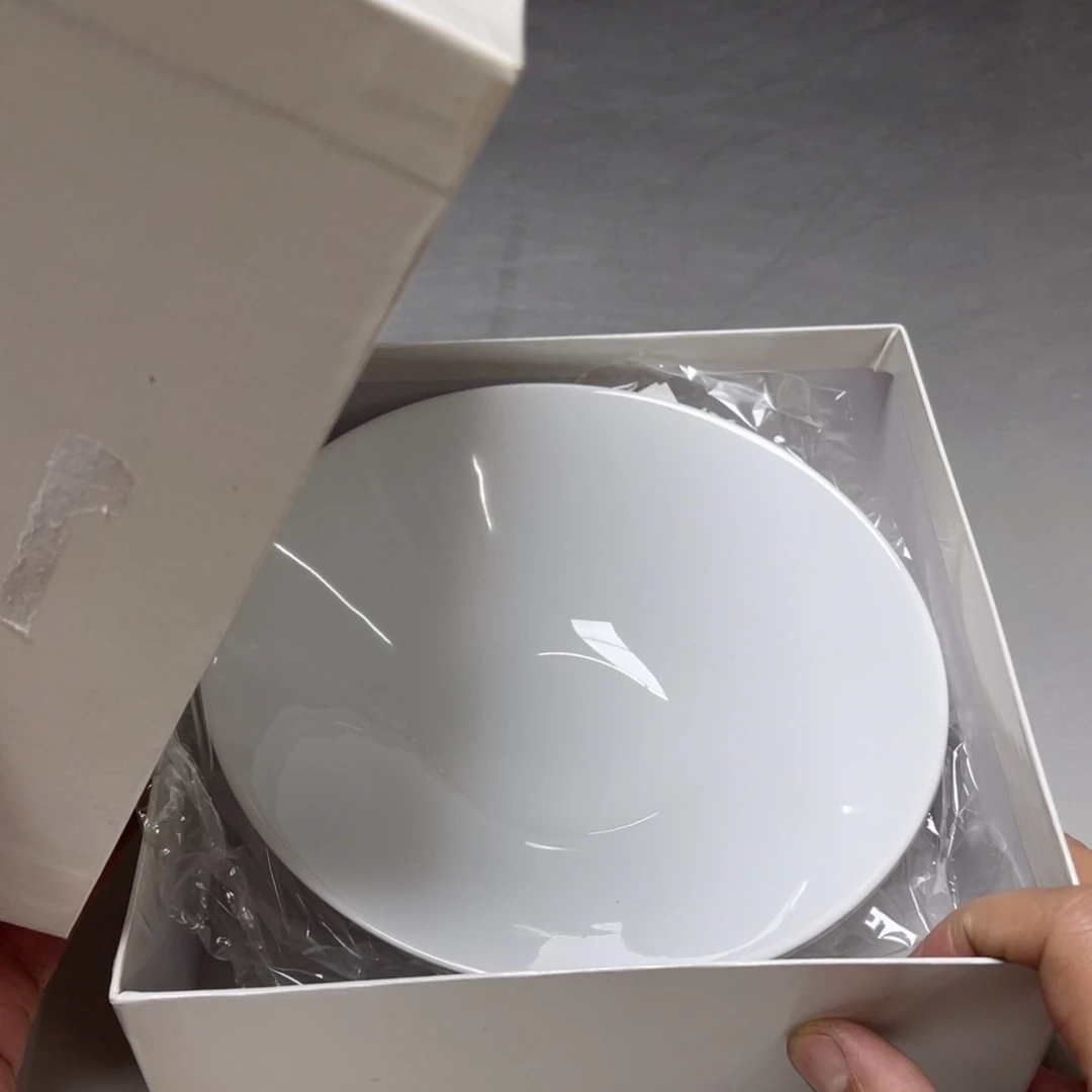 瓷片东**文密密麻麻地排列着一个