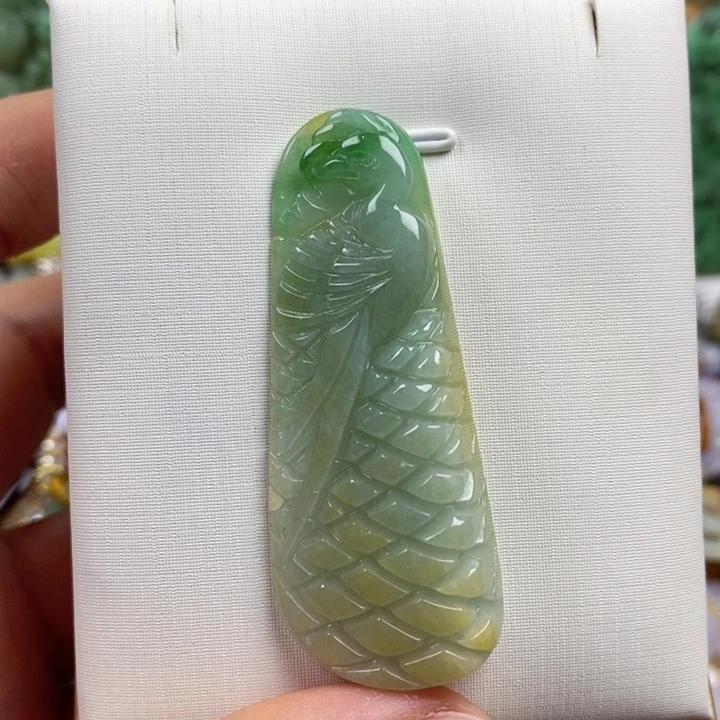 翡翠未镶嵌吊坠(赠链)