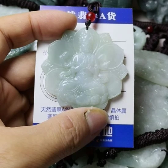 翡翠未镶嵌颈饰挂件