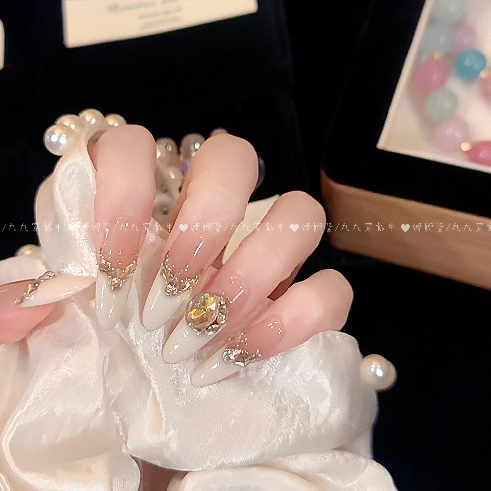 观上月白 手工穿戴甲法式乳白镶钻高级显白光疗美甲可拆卸穿戴甲
