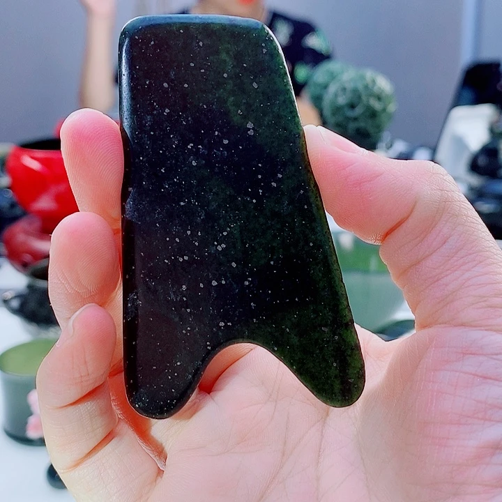 张****未镶嵌和田玉（青玉）把件