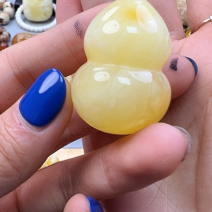 蜜蜡未镶嵌珠宝奇石