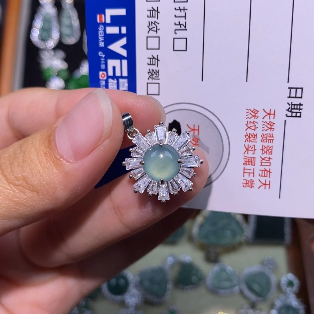 颈饰未镶嵌翡翠天然