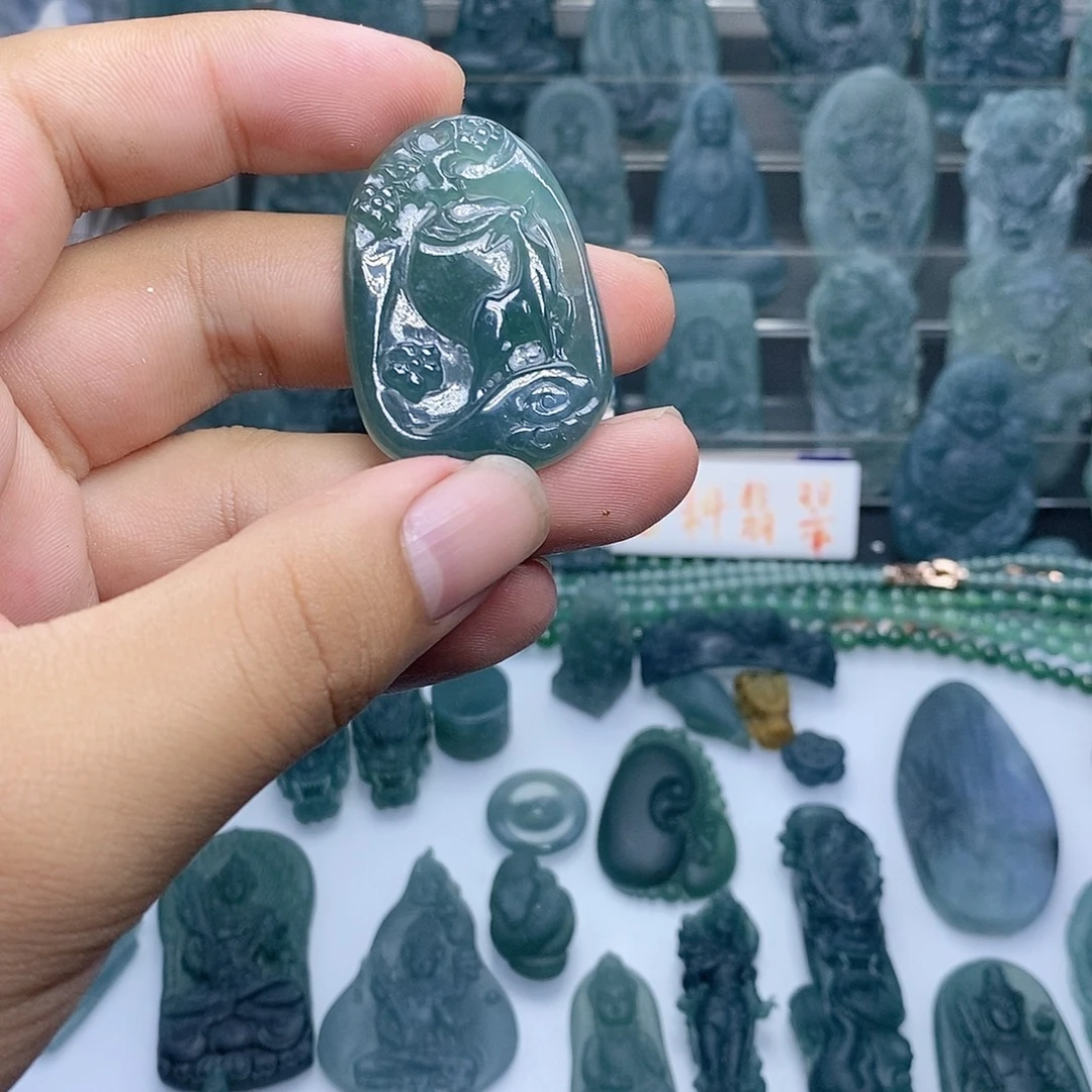 颈饰未镶嵌翡翠鹿