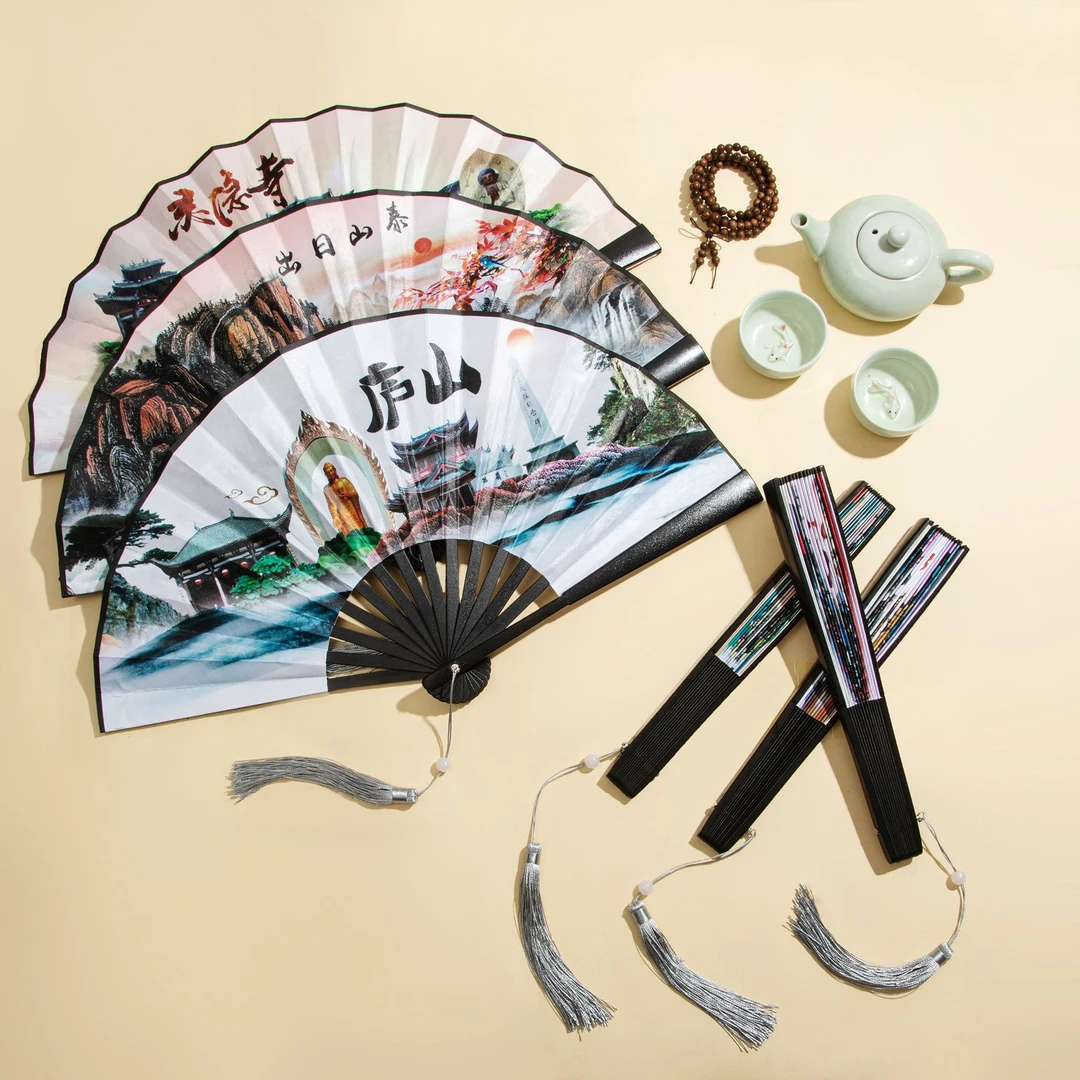 新款8寸景区纪念品扇子带流苏中国风折扇双面绢布扇子景区扇批发.