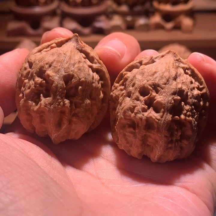 文玩核桃吊坠楸玥核82
