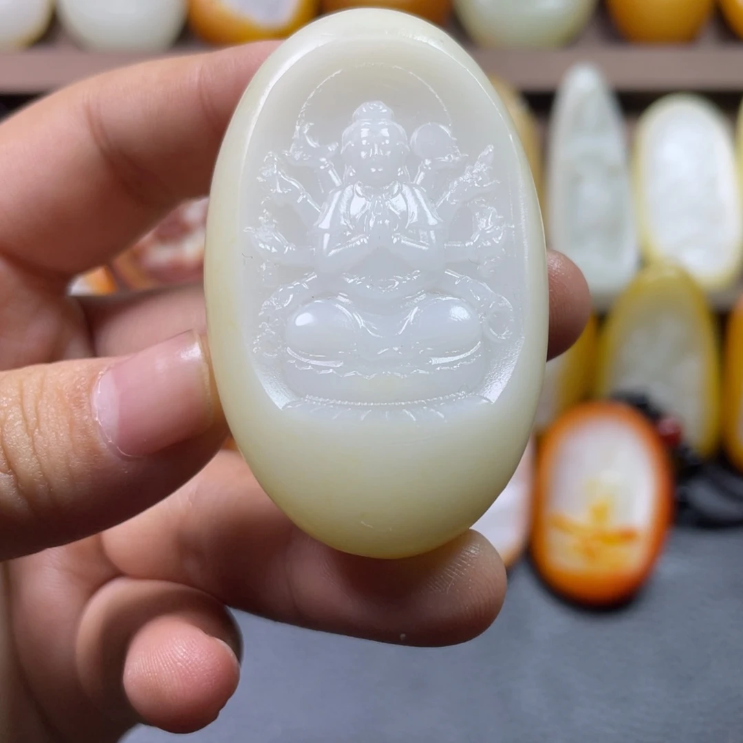 阮***吃和田玉未镶嵌颈饰