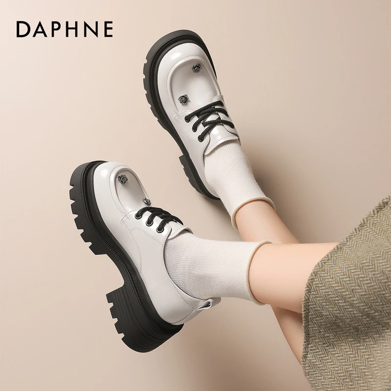 达芙妮2025百搭时尚复古学院英伦风休闲粗跟系带圆头厚底乐福鞋