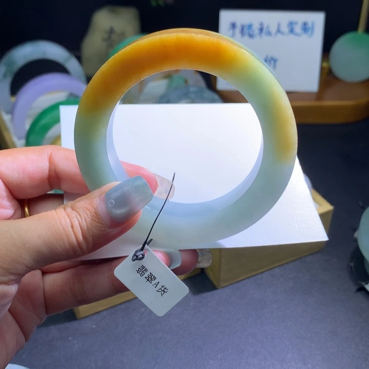 定制翡翠未镶嵌翡翠手镯
