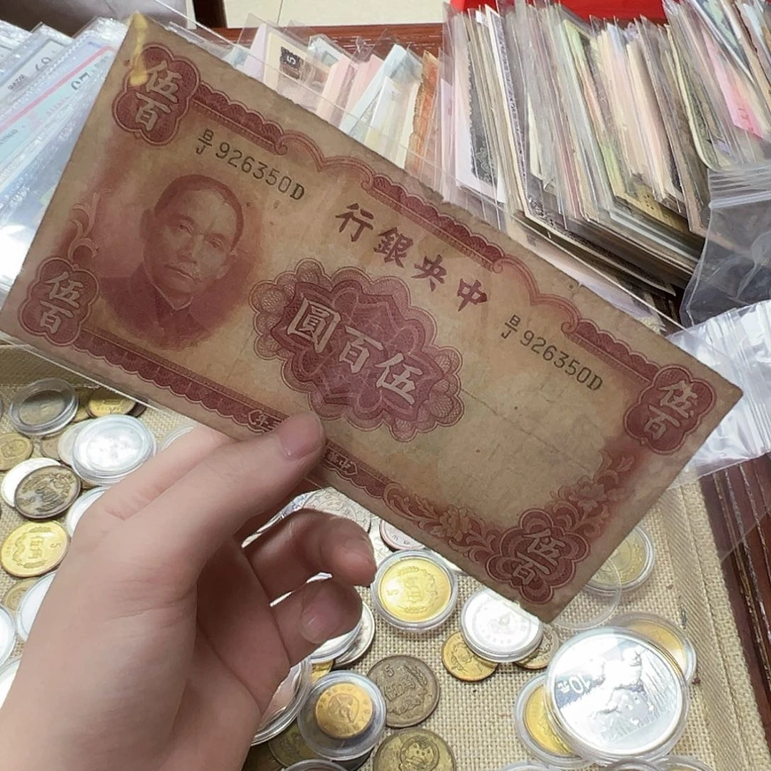 拍品。