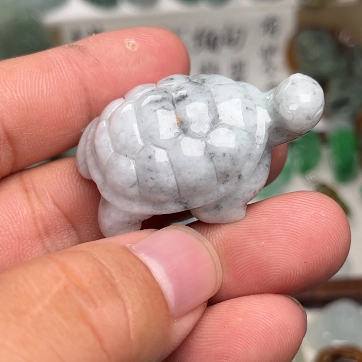 翡翠未镶嵌颈饰乌龟