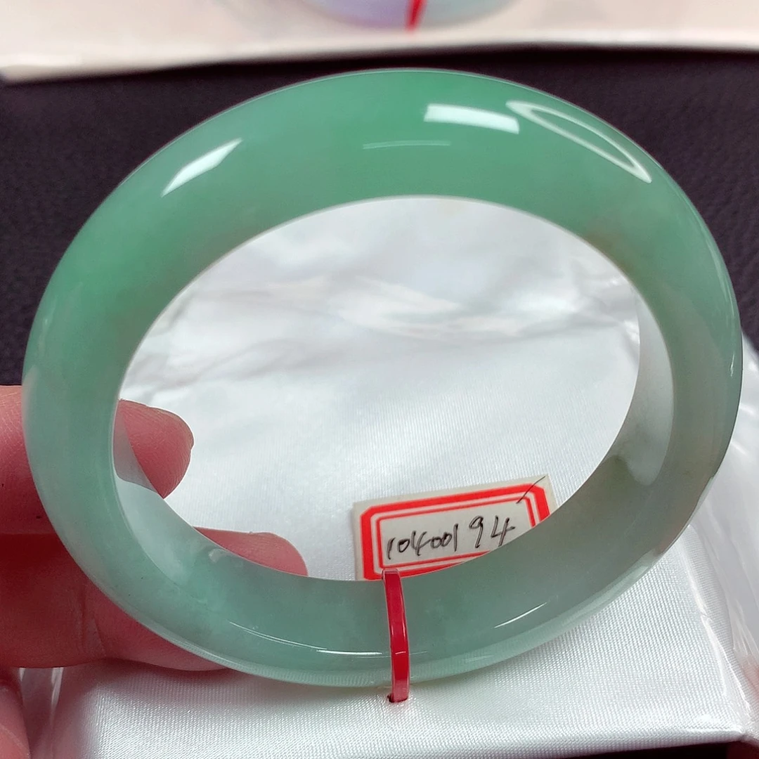 翡翠手镯未镶嵌天然翡翠手镯