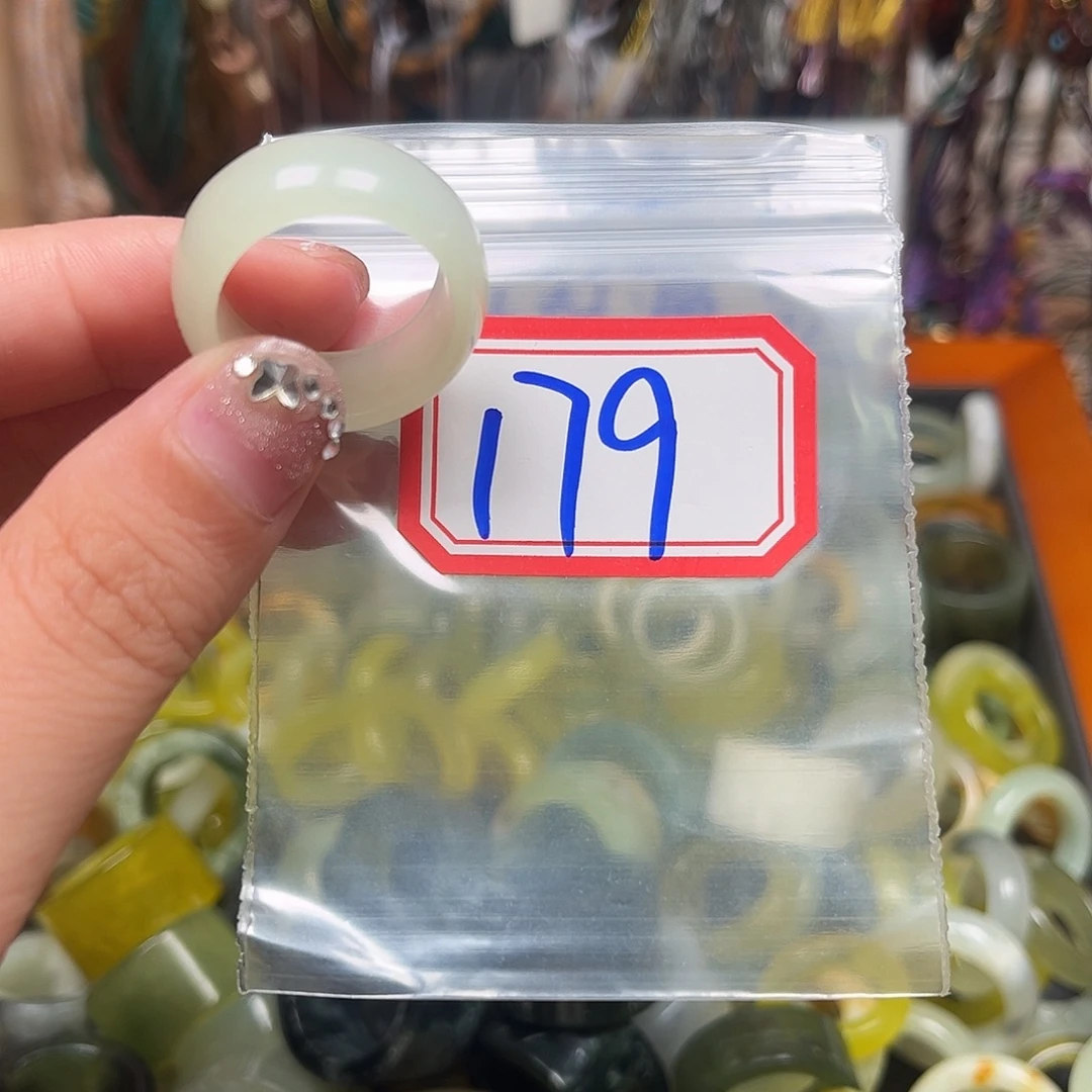 岚***清未镶嵌蛇纹石玉珠宝奇石