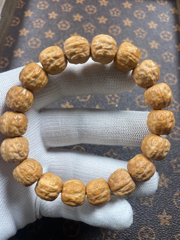 精品猴头雕刻蛙背手串