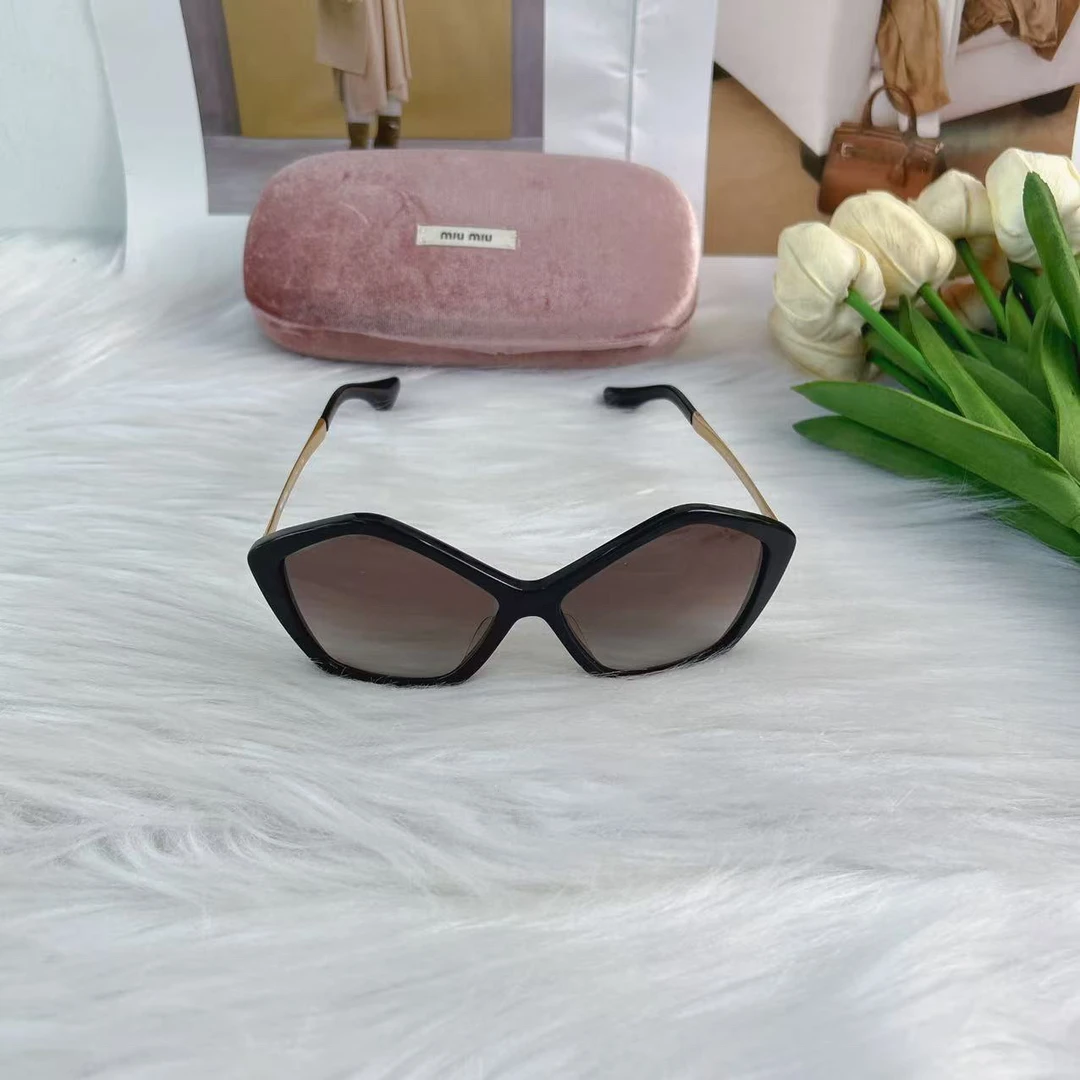 99新 MIU MIU/缪缪 缪缪黑色菱形墨镜