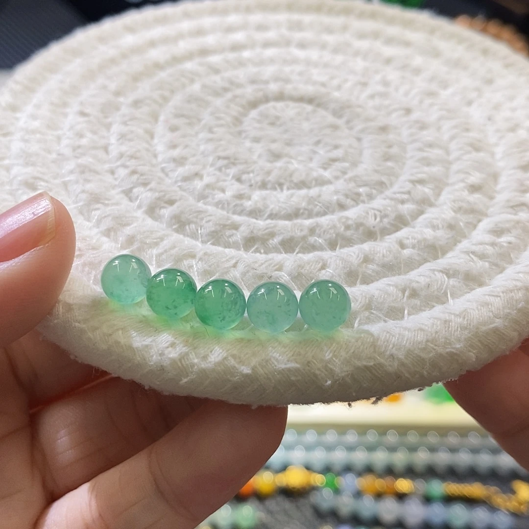 翡翠未镶嵌挂件一组