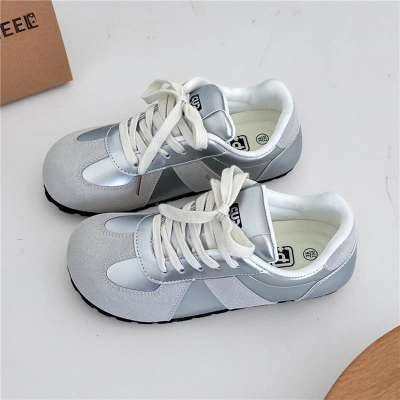 芒果头德训鞋女款复古芭蕾风女鞋平底圆头显脚小银色皮面鞋子