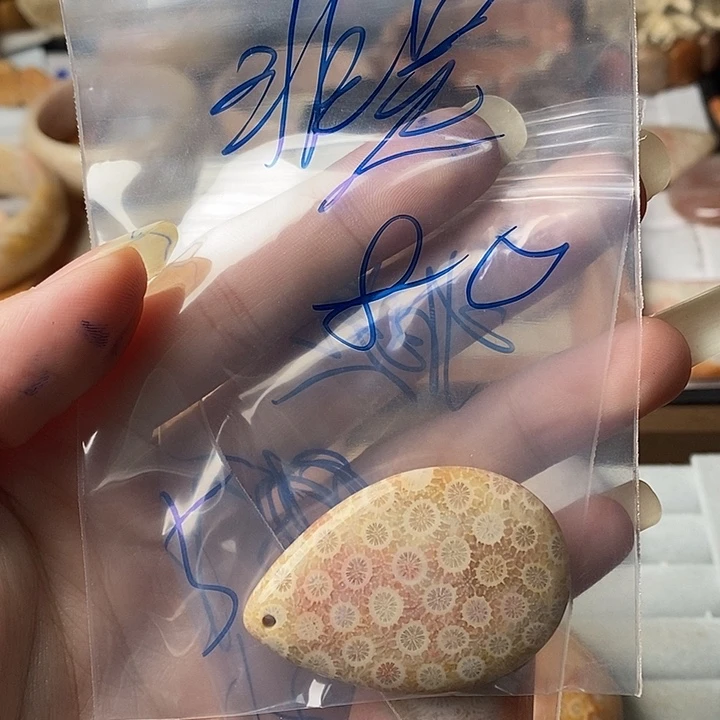 非***非硅化玉未镶嵌颈饰