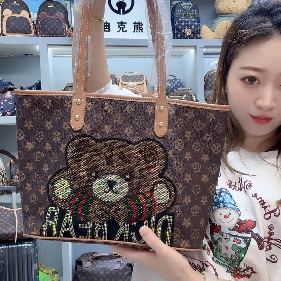 PVC9057梅花咖加钻单肩托特包