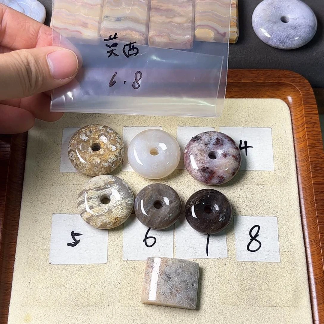 硅化玉颈饰未镶嵌莫****