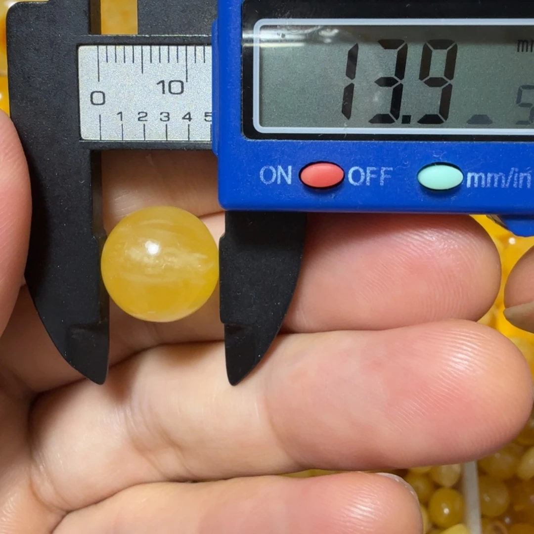 裸石琥珀未镶嵌成品