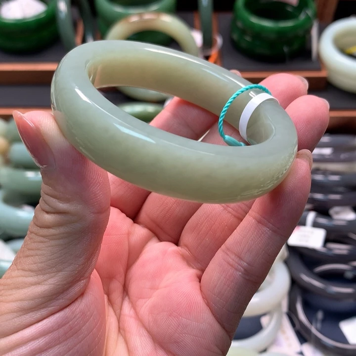 【闪购商品】未镶嵌手镯和田玉