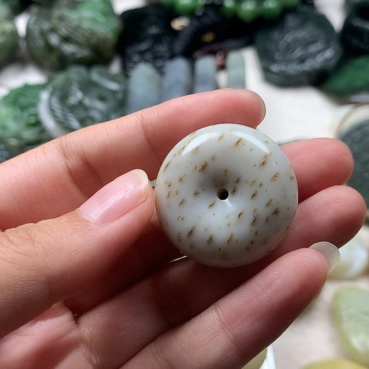 迈***冷颈饰未镶嵌和田玉