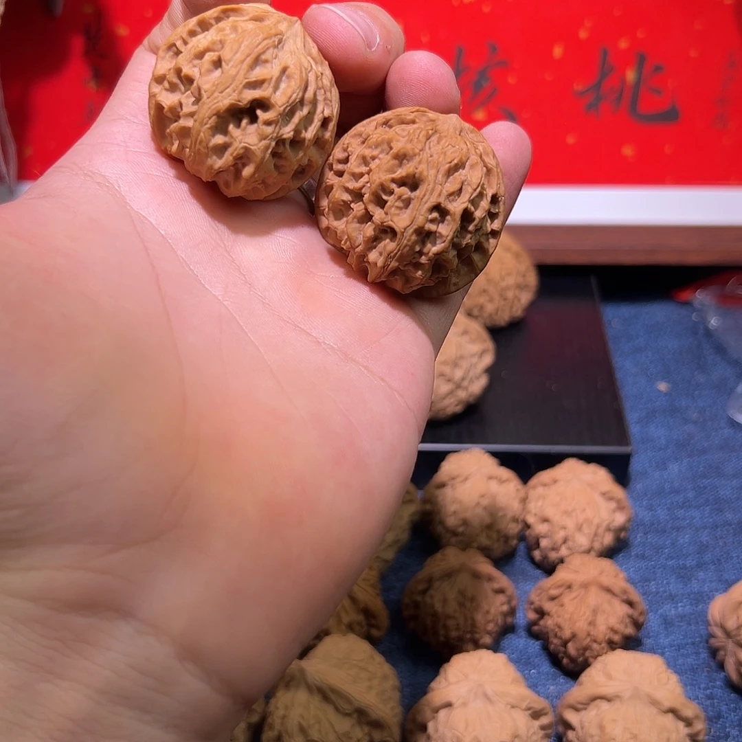 想***曼文玩核桃吊坠38全品苹果圆，轻微色差，已介绍