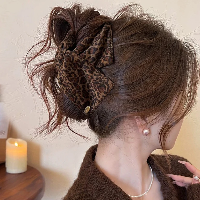 气质豹纹抓夹三角鲨鱼夹轻奢高级感大号秋女2025新款后脑勺发夹