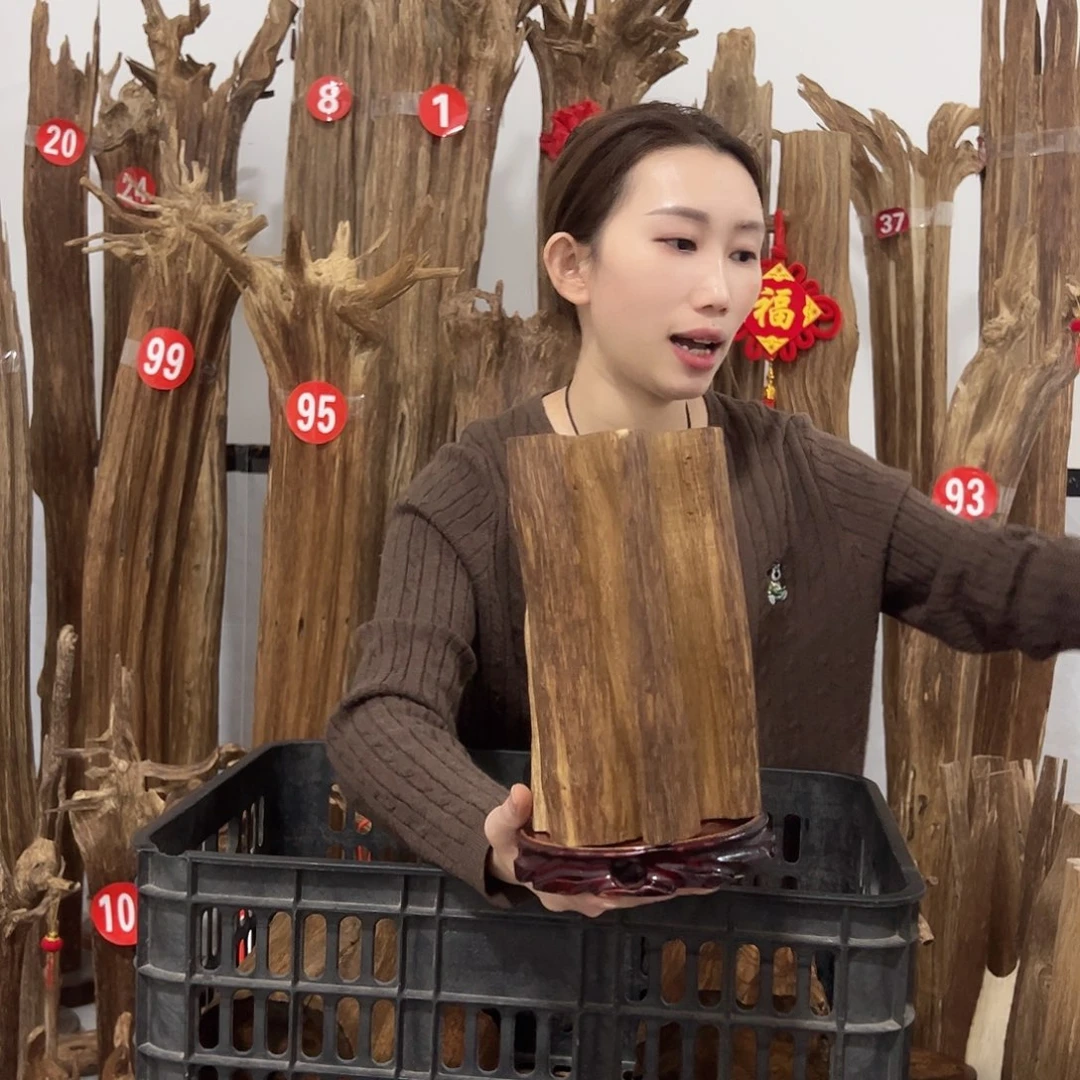 沉香碎屑沉香原材料