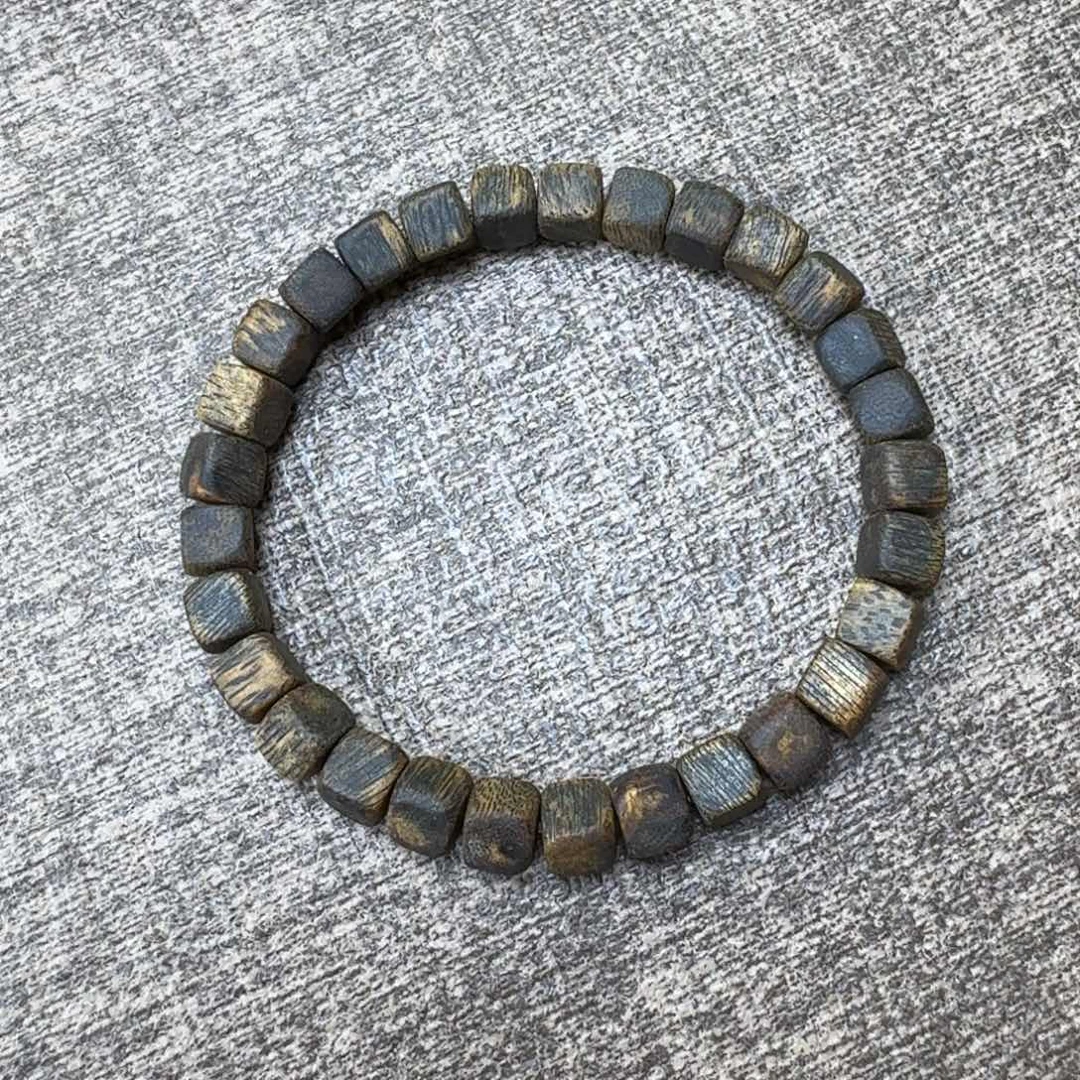 坐***天沉香碎屑沉香绿棋沉水方珠0.6:8