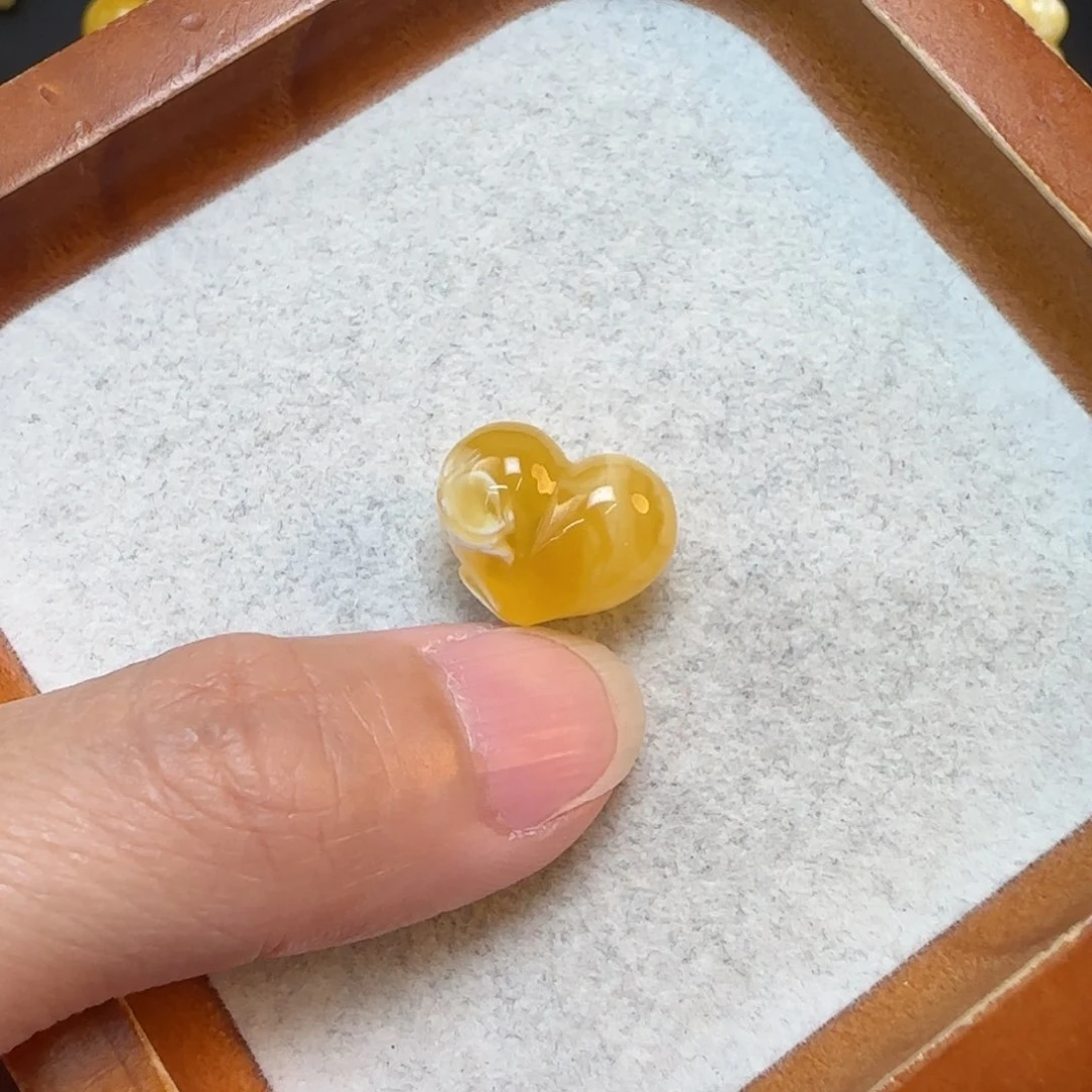 琥珀未镶嵌珠宝奇石定制